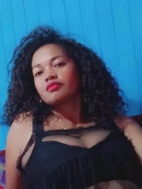 Mélodie, hôtesse tél rose visio, code 9810