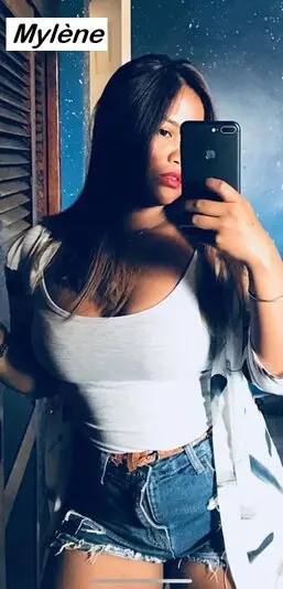 Photo de Mylène, hôtesse sexy du service de téléphone rose et visio privée. Découvrez Mylène en live pour un moment sensuel et complice au 0 895 680 800.